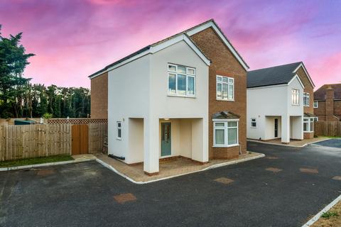 5 bedroom detached house for sale, Alexander Close, Minster-on-Sea, ME12