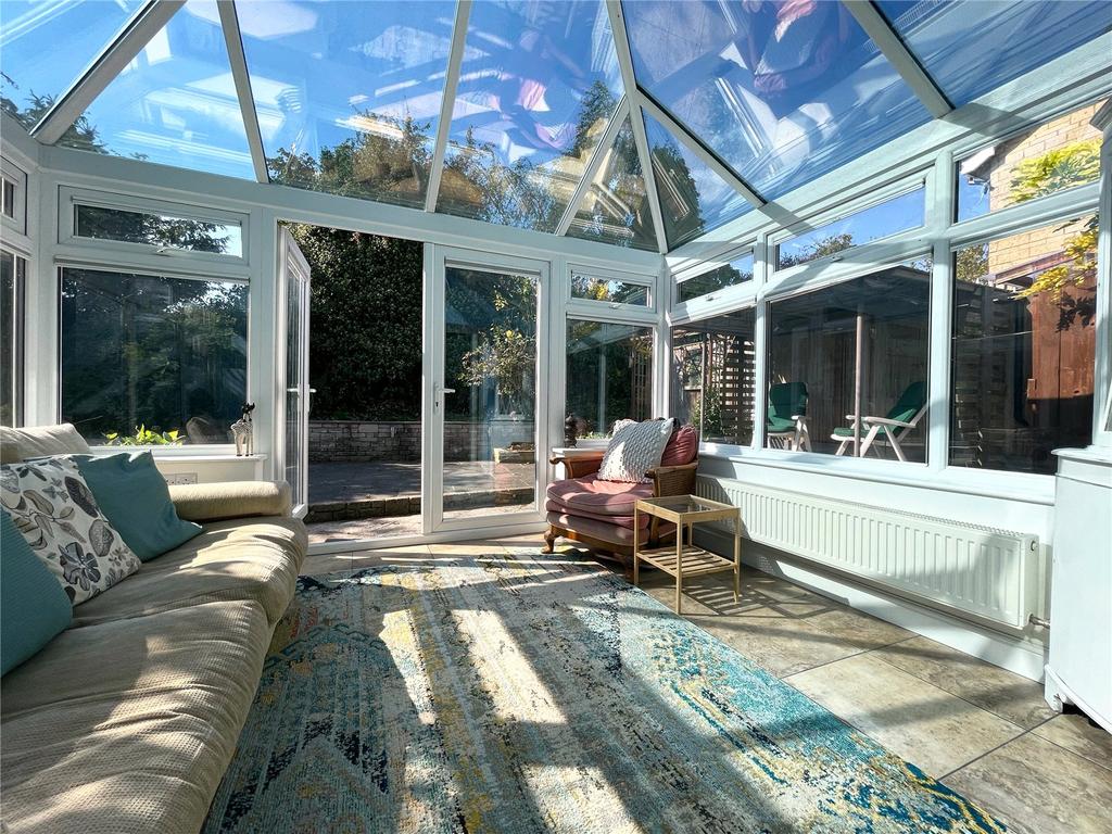 Stratton Heights Stratton Heights, Cirencester... 3 bed detached house - £390,000