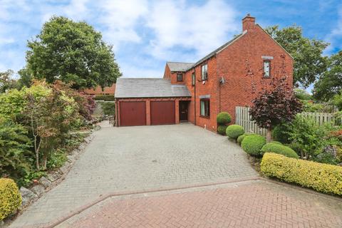 4 bedroom detached house for sale, Village Gardens, Leeds LS15