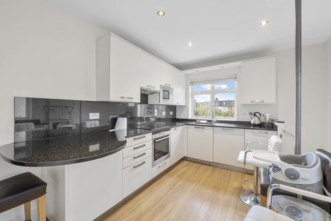 3 bedroom maisonette to rent, Faraday Road, SW19