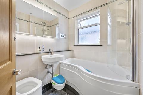 3 bedroom maisonette to rent, Faraday Road, SW19