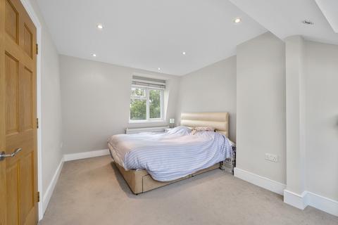 3 bedroom maisonette to rent, Faraday Road, SW19