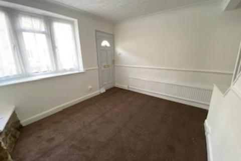 3 bedroom terraced house to rent, Albany Road, Chatham ME4