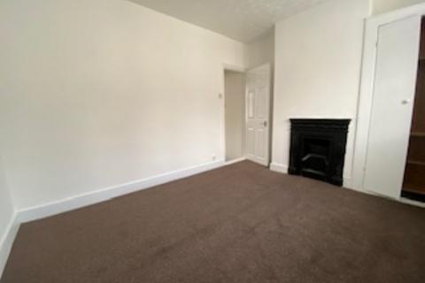 3 bedroom terraced house to rent, Albany Road, Chatham ME4