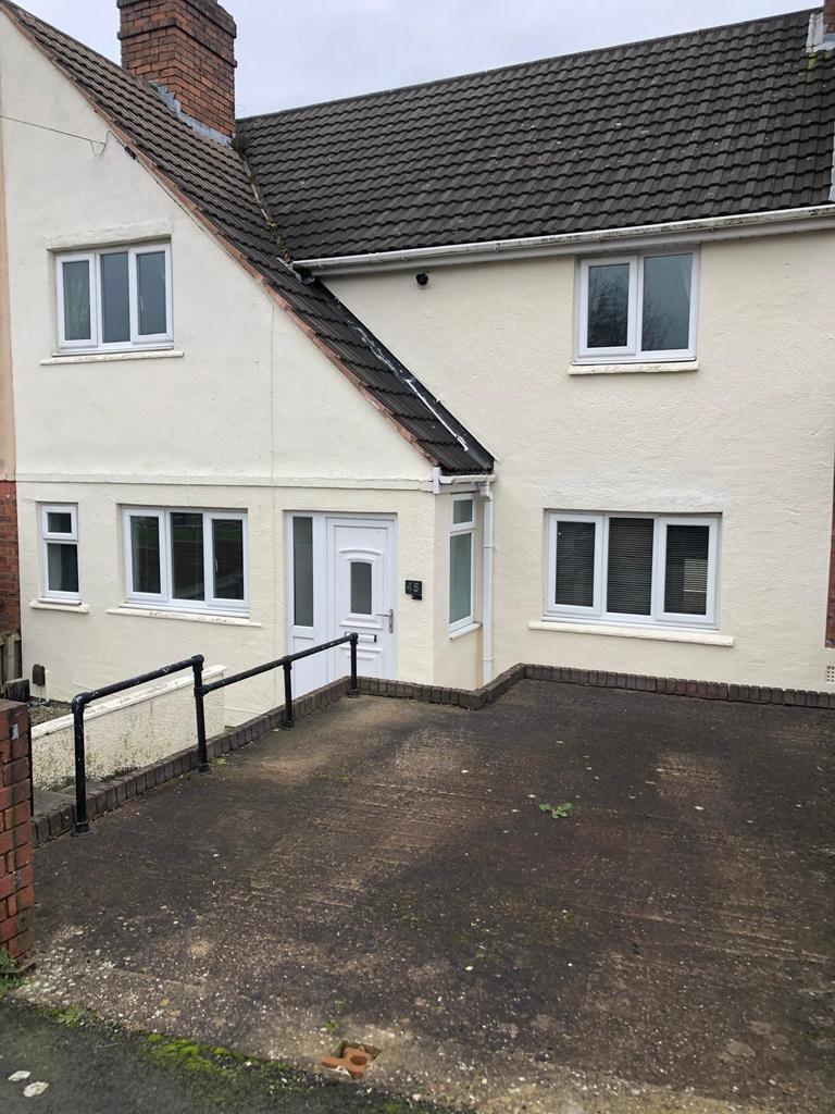 3 Bedroom Semi detached house To Let Coseley WV14