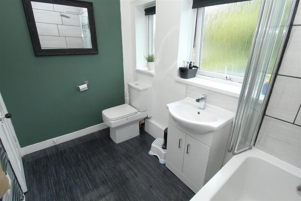 Bathroom2.JPG