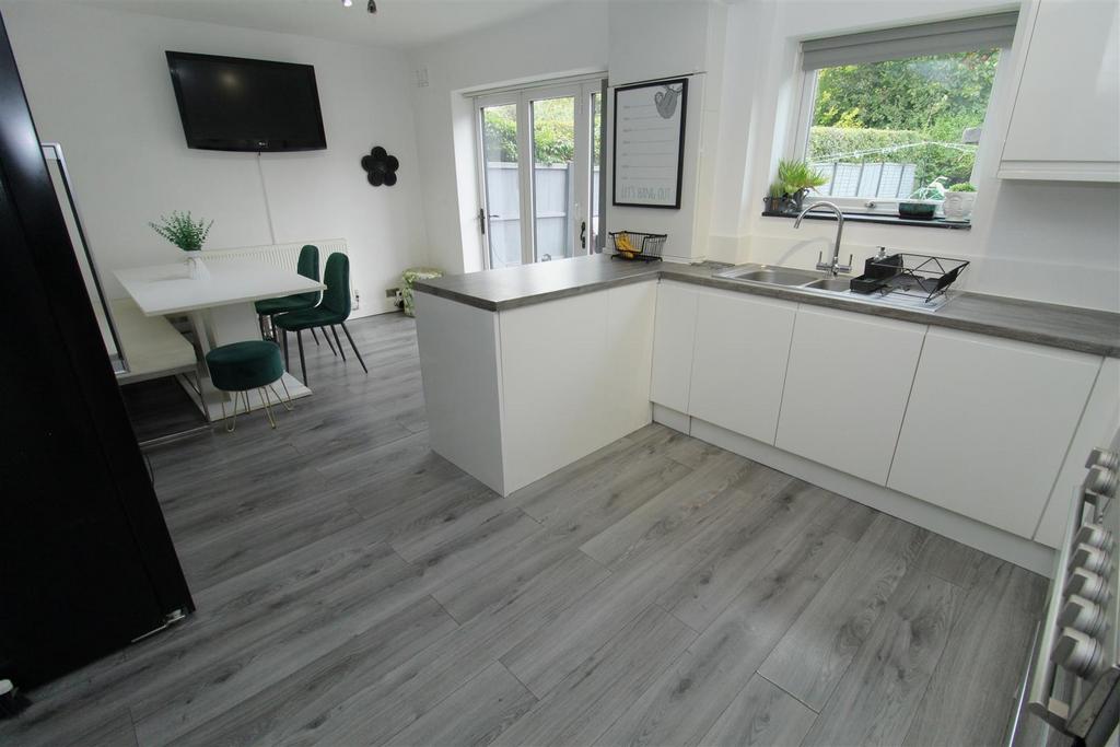 Kitchen1.JPG