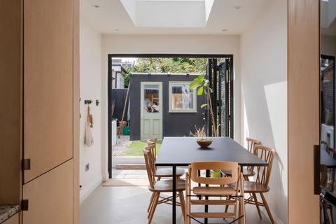 5 Selby Road, London, E11 3LT