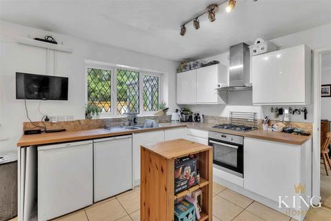 10 Bell Mead, Studley, B80 7SH