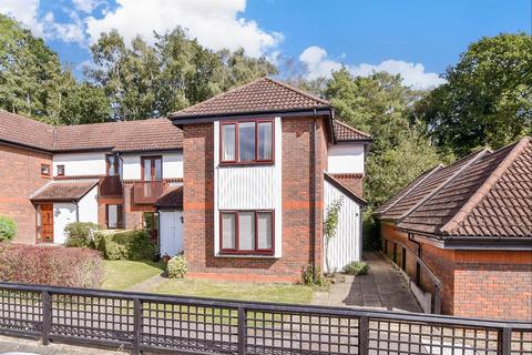 2 bedroom flat for sale, Cherry Green Close, Redhill, Surrey