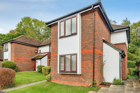 2 bedroom flat for sale, Cherry Green Close, Redhill, Surrey