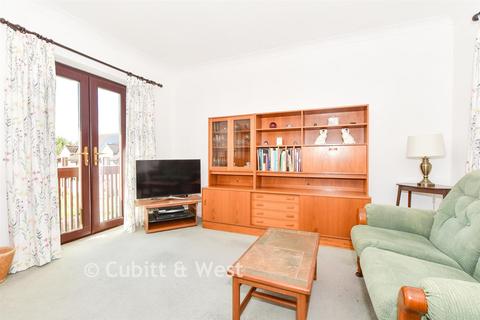 2 bedroom flat for sale, Cherry Green Close, Redhill, Surrey