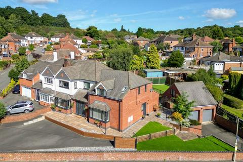 4 bedroom semi-detached house for sale, Lyndham Avenue, Burton-on-trent DE15