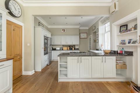86 Morningside Drive, Edinburgh, EH10 5NT