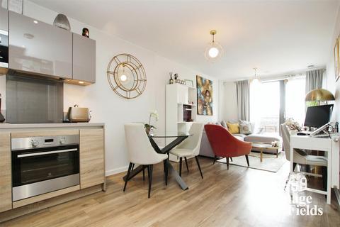 2 bedroom flat for sale, Hammersley Road, London, E16 - Stunning Two Bedroom Apartment