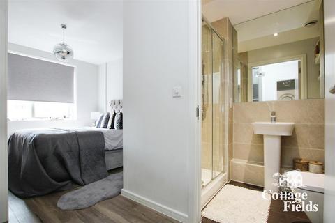 2 bedroom flat for sale, Hammersley Road, London, E16 - Stunning Two Bedroom Apartment