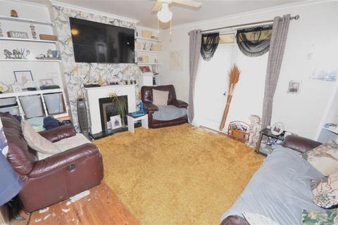 2 bedroom end of terrace house for sale, Wellgate, Castleford