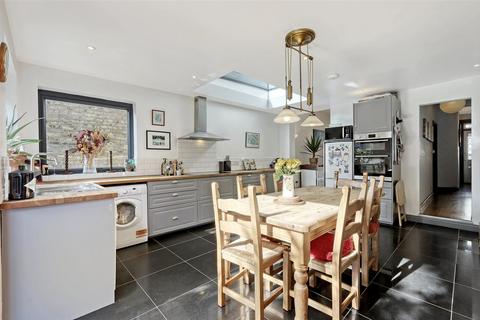 291 Murchison Road, London, E10 6LT