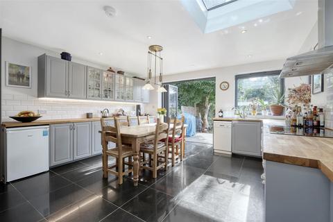 291 Murchison Road, London, E10 6LT