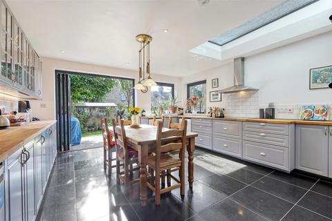 291 Murchison Road, London, E10 6LT