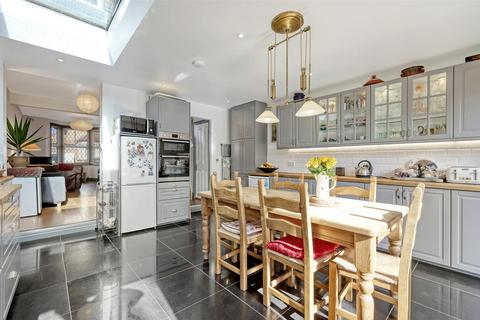 291 Murchison Road, London, E10 6LT