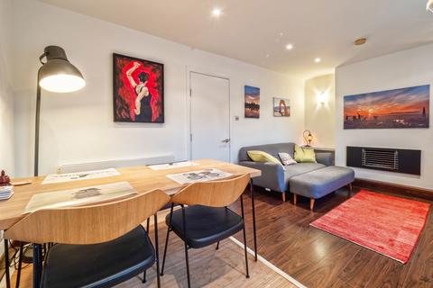 3 bedroom apartment for sale, Queens Walk, London W5