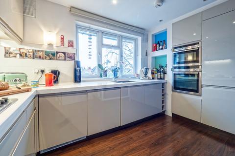 3 bedroom apartment for sale, Queens Walk, London W5