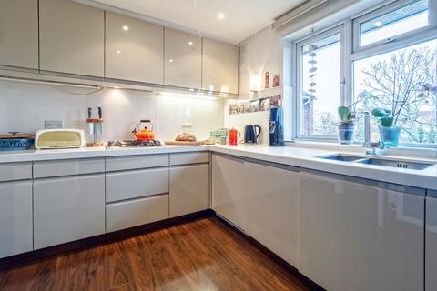 3 bedroom apartment for sale, Queens Walk, London W5