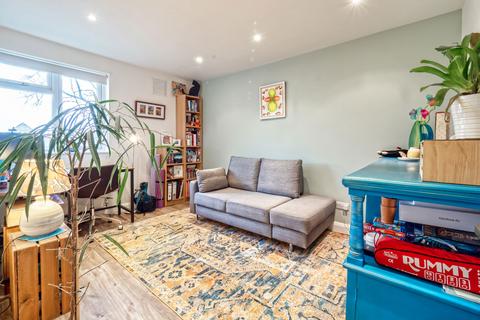 3 bedroom apartment for sale, Queens Walk, London W5