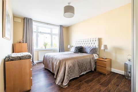 3 bedroom flat for sale, Carrick Knowe Gardens, Edinburgh EH12