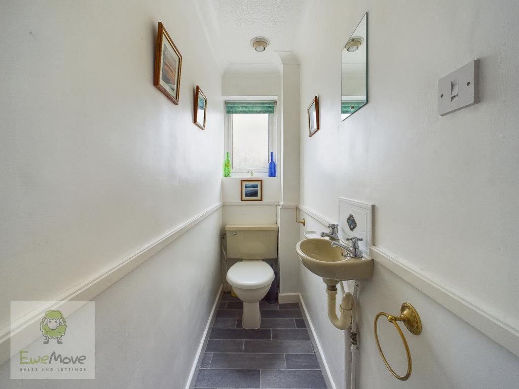 First Floor Cloakroom