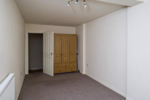 3 bedroom flat to rent, The Flat, 189 Queen Street, Withernsea, Yorkshire