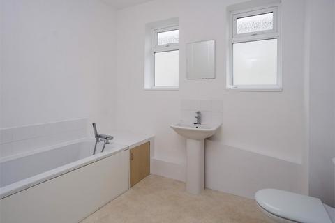 3 bedroom flat to rent, The Flat, 189 Queen Street, Withernsea, Yorkshire