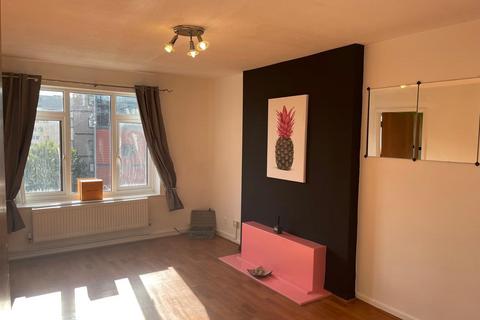 2 bedroom flat to rent, Kendal Walk, Leeds