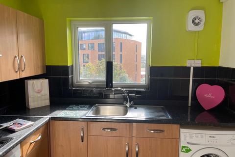 2 bedroom flat to rent, Kendal Walk, Leeds