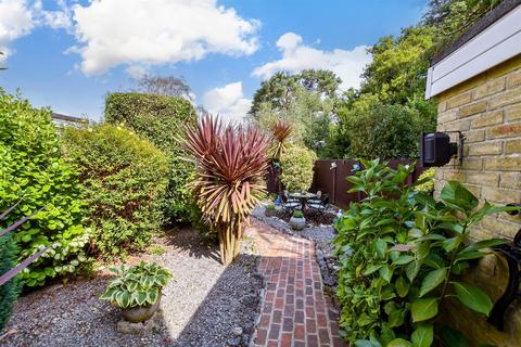15 Bartholomew Lane, Hythe, CT21 4BX