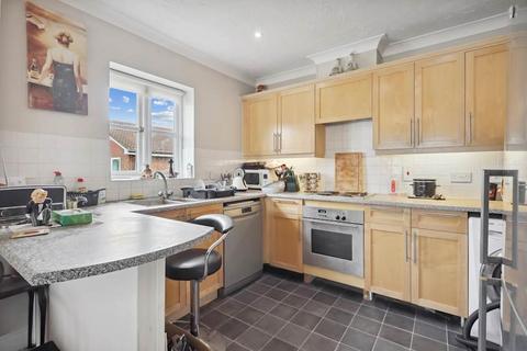 2 bedroom flat for sale, Cumberland Road, Ashford TW15