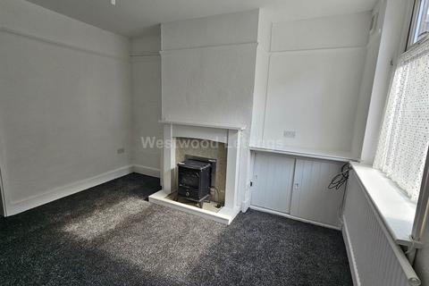 2 bedroom terraced house to rent, Regent Street, Leek