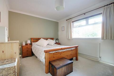 2 bedroom flat to rent, The Orchards, Longfield Road