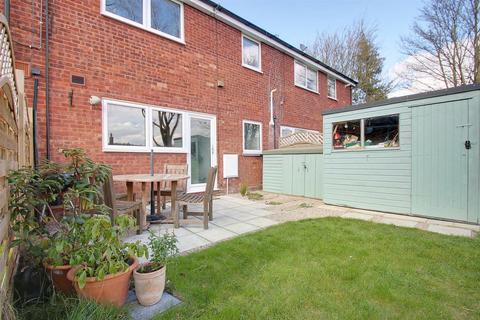 2 bedroom flat to rent, The Orchards, Longfield Road