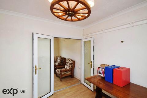 19 Glanaber, Pembrey, Burry Port, SA16 0TN