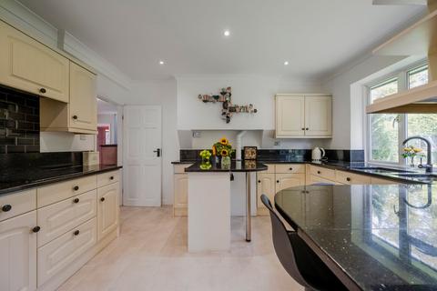 5 bedroom detached house for sale, Brook Lane, Reading RG10