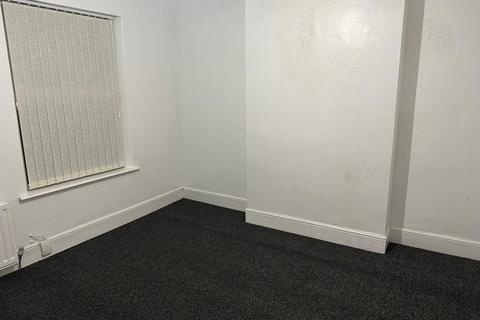 2 bedroom terraced house to rent, Park Road, Halesowen, B63