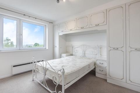 2 bedroom flat to rent, Mountcombe Close, Surbiton KT6