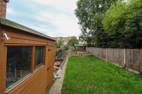 4 bedroom terraced house to rent, Headcorn Road, Thornton Heath, Surrey