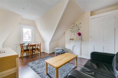 2 bedroom flat to rent, Morella Road, London