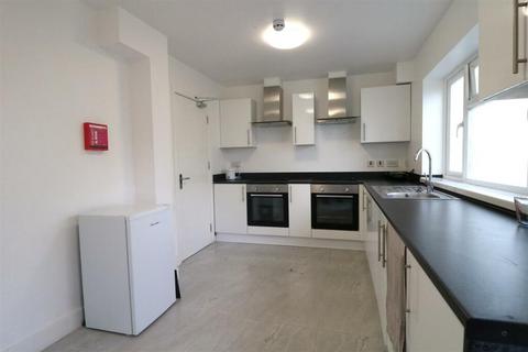 Studio to rent, Cator Crescent, New Addington, Croydon, CR0