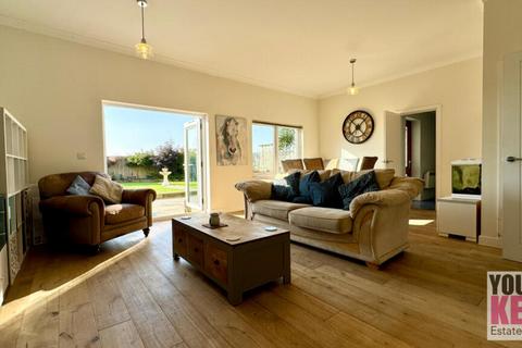 5 bedroom detached house for sale, Dunstall Lane, St Mays Bay, Romney Marsh, Kent TN29 0AB