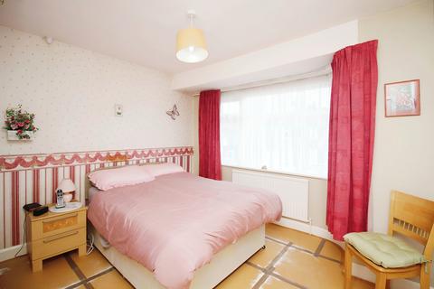 16 Roseway, Leicester, LE4 7GW