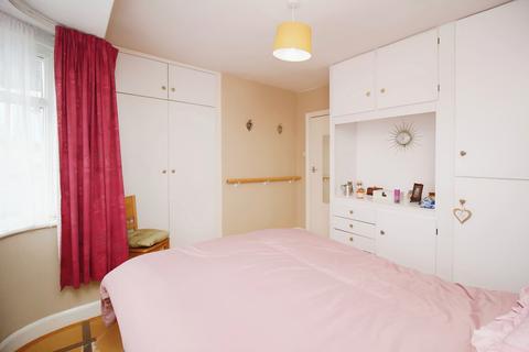 16 Roseway, Leicester, LE4 7GW